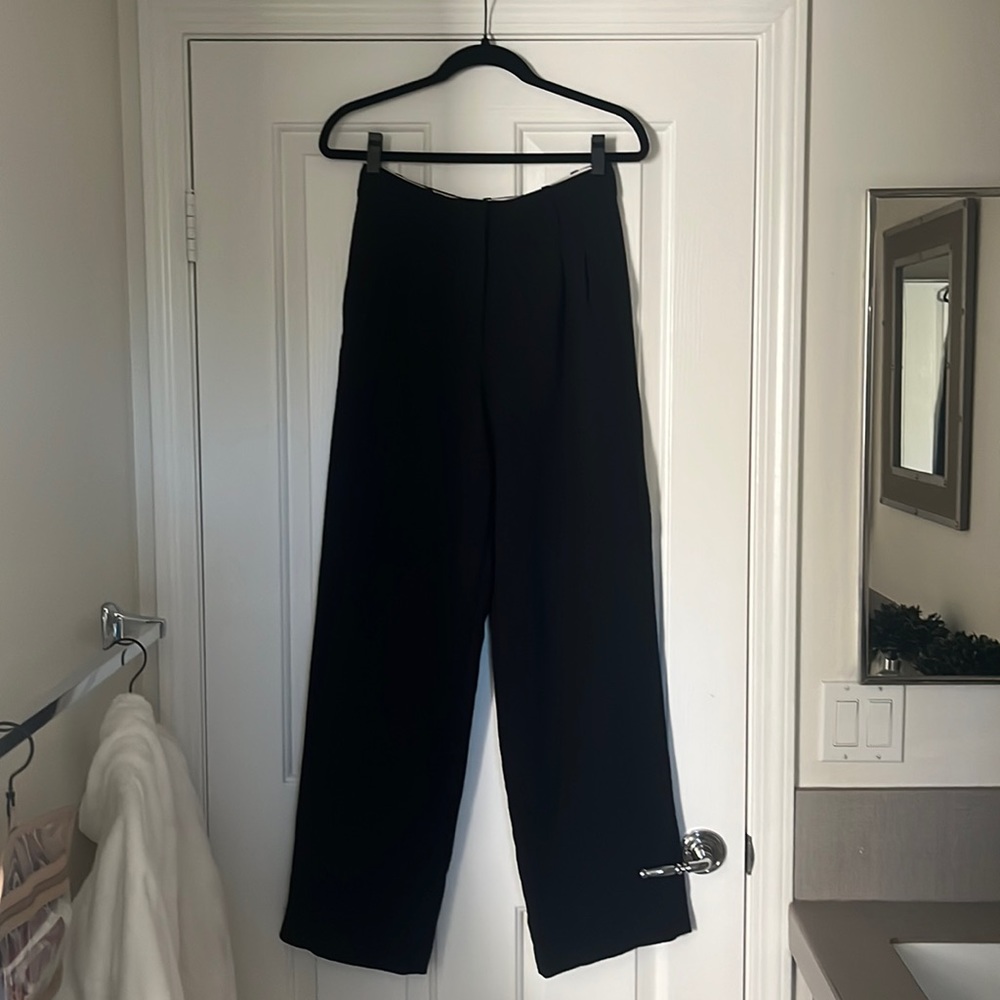 Black Effortless* pants, size 6. Aritzia’s Wilfred line. Best for 5’3”-5’7”.